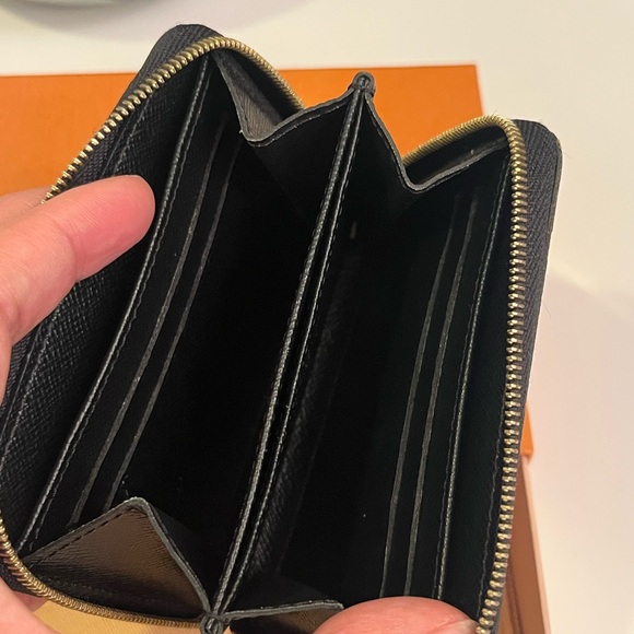 Louis Vuitton Brown and Red Wallet with Iconic Monogram and Unique Red Panel - Picture 11 of 12